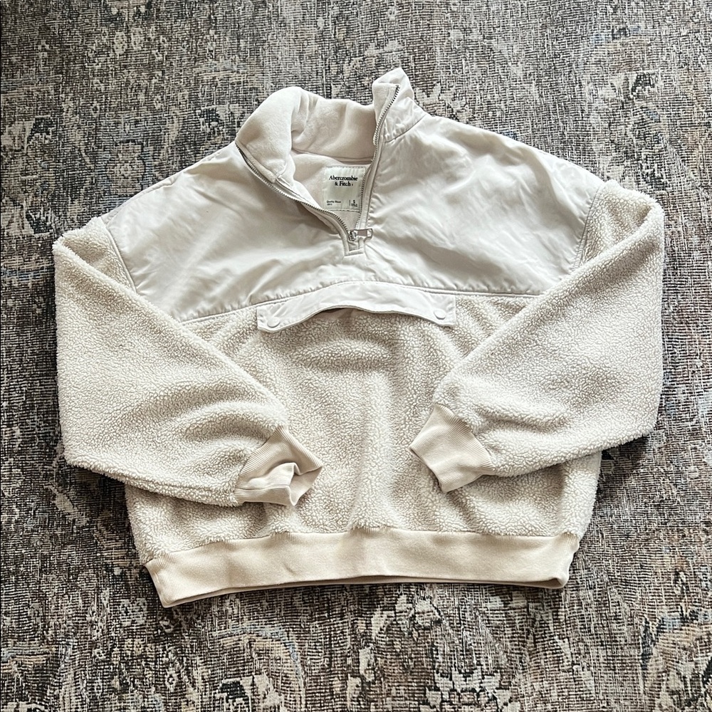 Abercrombie and Fitch light cream fleece pullover. Size S